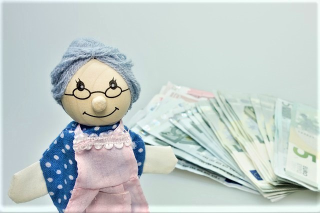 おばあちゃんの人形とお金